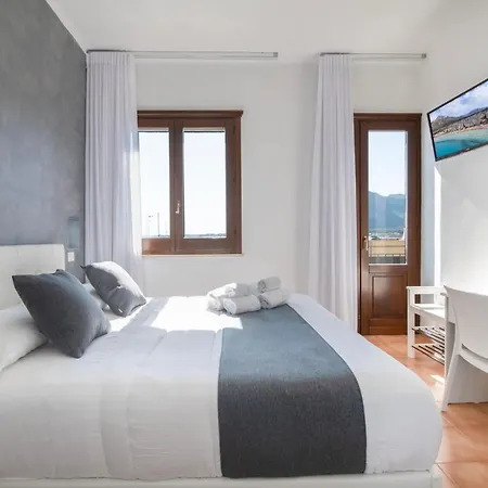 Il Torrazzo Da Francesca 4* 산비토로카포